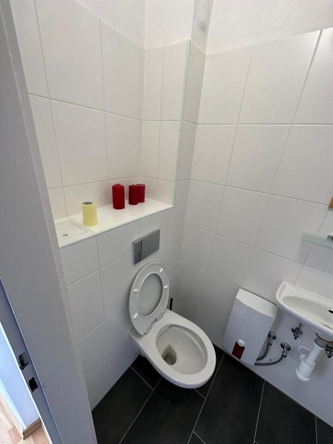 Central Plaza Mini Apartment 1 브루크 안 데어 라이타 외부 사진