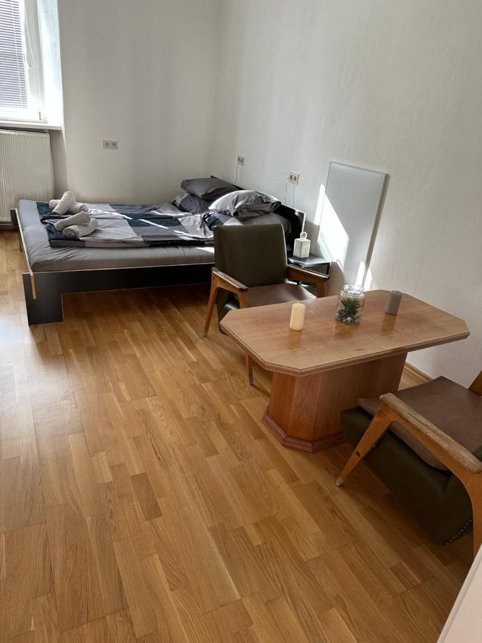 Central Plaza Mini Apartment 1 브루크 안 데어 라이타 외부 사진